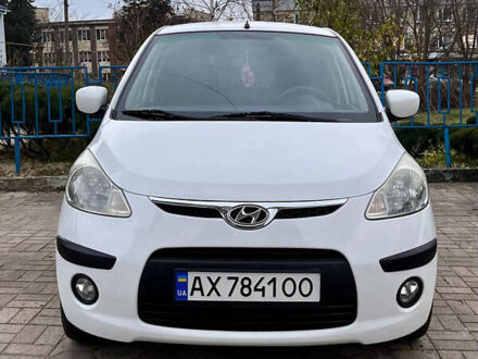 Белый Хендай и10, объемом двигателя 1.1 л и пробегом 169 тыс. км за 5800 $, фото 1 на Automoto.ua