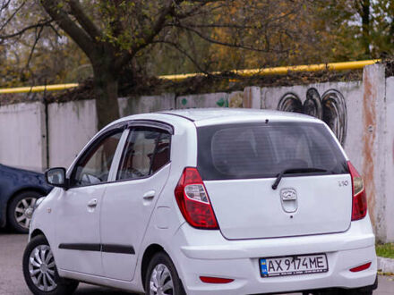 Белый Хендай и10, объемом двигателя 1.09 л и пробегом 76 тыс. км за 6000 $, фото 1 на Automoto.ua