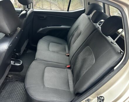 Бежевый Хендай и10, объемом двигателя 1.1 л и пробегом 137 тыс. км за 4800 $, фото 6 на Automoto.ua