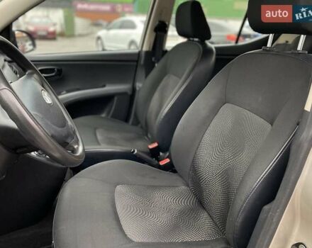 Бежевый Хендай и10, объемом двигателя 1.09 л и пробегом 156 тыс. км за 4550 $, фото 6 на Automoto.ua