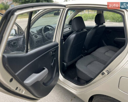 Бежевый Хендай и10, объемом двигателя 1.1 л и пробегом 82 тыс. км за 4500 $, фото 12 на Automoto.ua