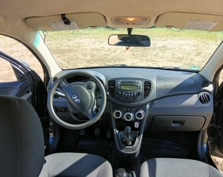 Черный Хендай и10, объемом двигателя 1.2 л и пробегом 260 тыс. км за 4000 $, фото 6 на Automoto.ua