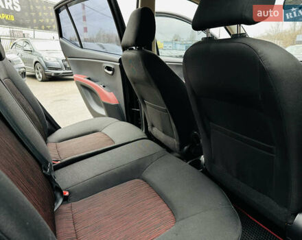 Черный Хендай и10, объемом двигателя 1.2 л и пробегом 112 тыс. км за 7500 $, фото 17 на Automoto.ua