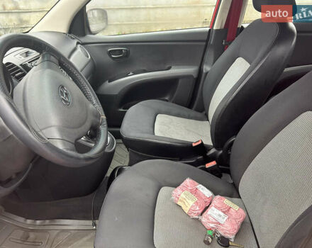 Красный Хендай и10, объемом двигателя 1.09 л и пробегом 200 тыс. км за 4200 $, фото 6 на Automoto.ua