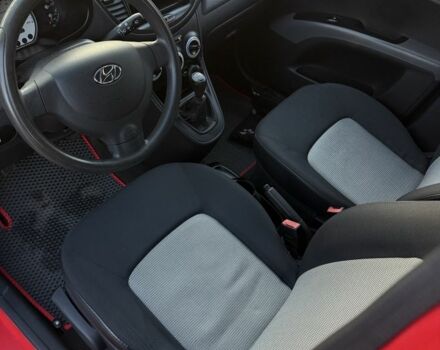 Красный Хендай и10, объемом двигателя 1.1 л и пробегом 165 тыс. км за 4700 $, фото 1 на Automoto.ua