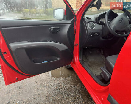 Красный Хендай и10, объемом двигателя 1.09 л и пробегом 200 тыс. км за 4200 $, фото 5 на Automoto.ua