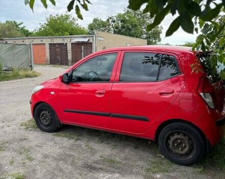 Красный Хендай и10, объемом двигателя 1.09 л и пробегом 144 тыс. км за 5500 $, фото 1 на Automoto.ua