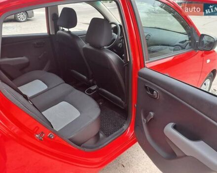 Красный Хендай и10, объемом двигателя 1.09 л и пробегом 201 тыс. км за 3600 $, фото 12 на Automoto.ua