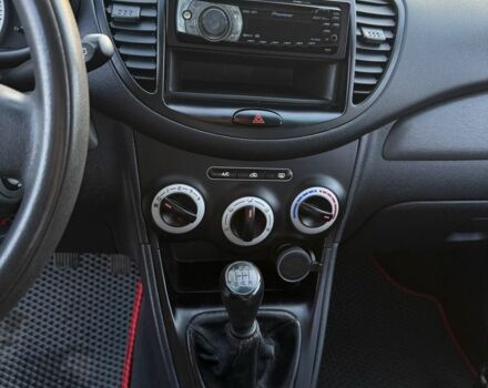 Красный Хендай и10, объемом двигателя 1.1 л и пробегом 165 тыс. км за 4700 $, фото 2 на Automoto.ua