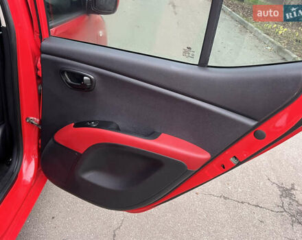 Красный Хендай и10, объемом двигателя 1.25 л и пробегом 174 тыс. км за 5000 $, фото 19 на Automoto.ua