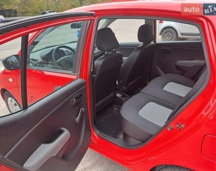 Красный Хендай и10, объемом двигателя 1.09 л и пробегом 201 тыс. км за 3600 $, фото 9 на Automoto.ua