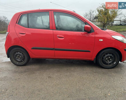 Красный Хендай и10, объемом двигателя 1.09 л и пробегом 200 тыс. км за 4200 $, фото 2 на Automoto.ua