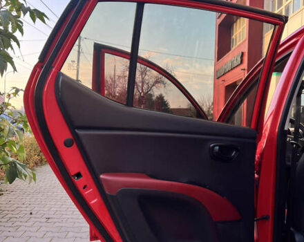 Красный Хендай и10, объемом двигателя 1.09 л и пробегом 138 тыс. км за 5799 $, фото 7 на Automoto.ua