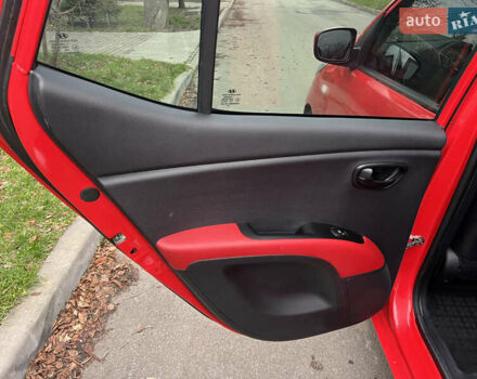 Красный Хендай и10, объемом двигателя 1.25 л и пробегом 174 тыс. км за 5000 $, фото 21 на Automoto.ua