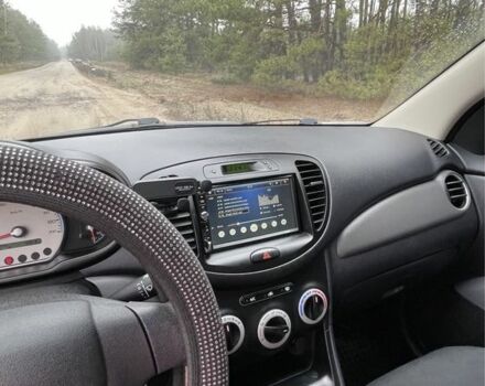 Красный Хендай и10, объемом двигателя 1.1 л и пробегом 159 тыс. км за 4700 $, фото 4 на Automoto.ua