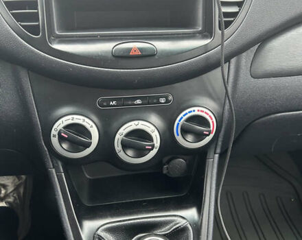 Красный Хендай и10, объемом двигателя 1.09 л и пробегом 200 тыс. км за 4200 $, фото 13 на Automoto.ua