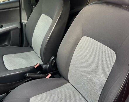 Красный Хендай и10, объемом двигателя 1.2 л и пробегом 154 тыс. км за 4500 $, фото 9 на Automoto.ua