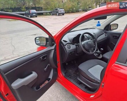 Красный Хендай и10, объемом двигателя 1.09 л и пробегом 201 тыс. км за 3600 $, фото 6 на Automoto.ua