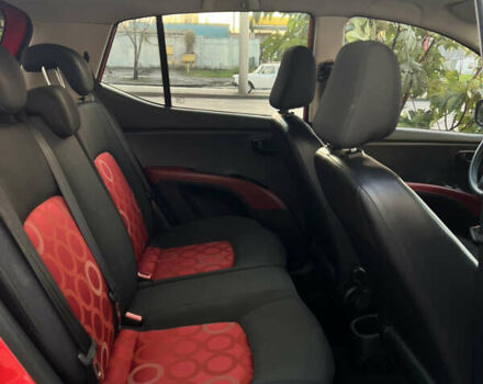 Красный Хендай и10, объемом двигателя 1.09 л и пробегом 138 тыс. км за 5799 $, фото 12 на Automoto.ua