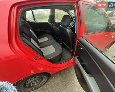 Красный Хендай и10, объемом двигателя 1.09 л и пробегом 200 тыс. км за 4200 $, фото 11 на Automoto.ua