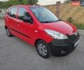 Красный Хендай и10, объемом двигателя 1.1 л и пробегом 127 тыс. км за 3999 $, фото 1 на Automoto.ua