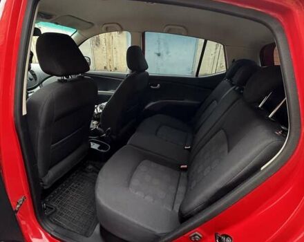 Красный Хендай и10, объемом двигателя 1.25 л и пробегом 169 тыс. км за 5500 $, фото 6 на Automoto.ua