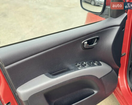 Червоний Хендай і10, об'ємом двигуна 1.09 л та пробігом 123 тис. км за 6300 $, фото 6 на Automoto.ua