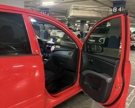Красный Хендай и10, объемом двигателя 1.1 л и пробегом 75 тыс. км за 8000 $, фото 4 на Automoto.ua