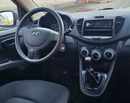 Красный Хендай и10, объемом двигателя 1.1 л и пробегом 90 тыс. км за 5000 $, фото 6 на Automoto.ua