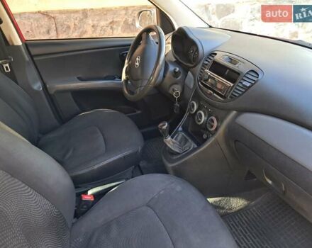 Красный Хендай и10, объемом двигателя 1.09 л и пробегом 211 тыс. км за 4200 $, фото 2 на Automoto.ua