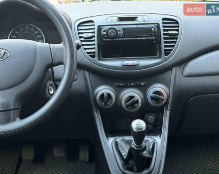 Красный Хендай и10, объемом двигателя 1.1 л и пробегом 48 тыс. км за 5900 $, фото 14 на Automoto.ua