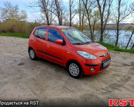 Красный Хендай и10, объемом двигателя 1.1 л и пробегом 161 тыс. км за 5800 $, фото 1 на Automoto.ua