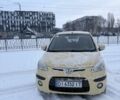 Желтый Хендай и10, объемом двигателя 1.1 л и пробегом 111 тыс. км за 6499 $, фото 1 на Automoto.ua
