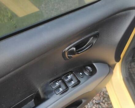 Желтый Хендай и10, объемом двигателя 1.09 л и пробегом 242 тыс. км за 5700 $, фото 10 на Automoto.ua