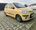 Желтый Хендай и10, объемом двигателя 1.1 л и пробегом 250 тыс. км за 5600 $, фото 5 на Automoto.ua