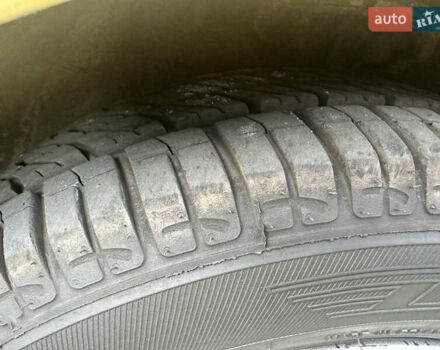 Желтый Хендай и10, объемом двигателя 1.1 л и пробегом 117 тыс. км за 5400 $, фото 5 на Automoto.ua