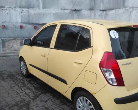 Желтый Хендай и10, объемом двигателя 1.09 л и пробегом 242 тыс. км за 5700 $, фото 1 на Automoto.ua