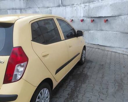 Желтый Хендай и10, объемом двигателя 1.09 л и пробегом 242 тыс. км за 5700 $, фото 3 на Automoto.ua