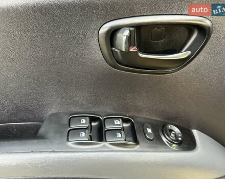 Желтый Хендай и10, объемом двигателя 1.1 л и пробегом 117 тыс. км за 5400 $, фото 9 на Automoto.ua