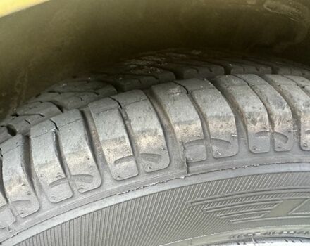 Желтый Хендай и10, объемом двигателя 1.1 л и пробегом 250 тыс. км за 5600 $, фото 9 на Automoto.ua