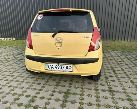 Желтый Хендай и10, объемом двигателя 1.1 л и пробегом 250 тыс. км за 5600 $, фото 1 на Automoto.ua