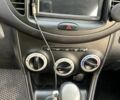 Желтый Хендай и10, объемом двигателя 1.1 л и пробегом 250 тыс. км за 5600 $, фото 6 на Automoto.ua