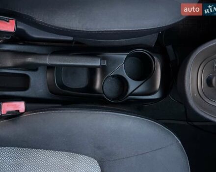 Жовтий Хендай і10, об'ємом двигуна 1.09 л та пробігом 198 тис. км за 4300 $, фото 6 на Automoto.ua