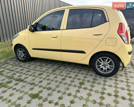 Желтый Хендай и10, объемом двигателя 1.1 л и пробегом 117 тыс. км за 5400 $, фото 1 на Automoto.ua