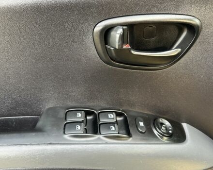 Желтый Хендай и10, объемом двигателя 1.1 л и пробегом 250 тыс. км за 5600 $, фото 10 на Automoto.ua