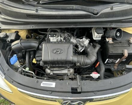 Желтый Хендай и10, объемом двигателя 1.1 л и пробегом 250 тыс. км за 5600 $, фото 8 на Automoto.ua