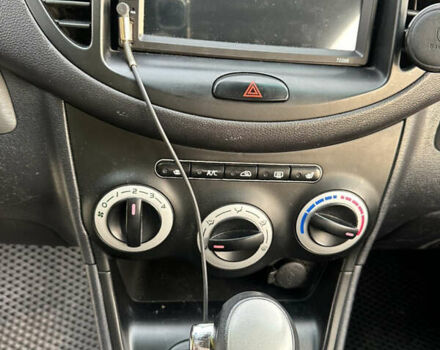 Желтый Хендай и10, объемом двигателя 1.1 л и пробегом 117 тыс. км за 5400 $, фото 3 на Automoto.ua