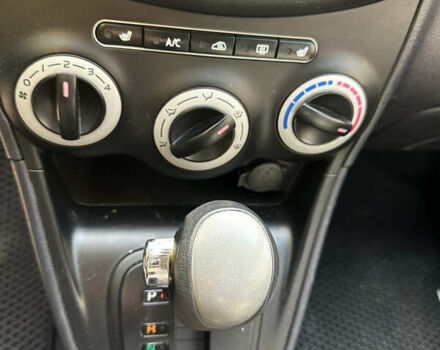 Желтый Хендай и10, объемом двигателя 1.1 л и пробегом 117 тыс. км за 5400 $, фото 6 на Automoto.ua