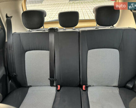 Желтый Хендай и10, объемом двигателя 1.1 л и пробегом 117 тыс. км за 5400 $, фото 8 на Automoto.ua