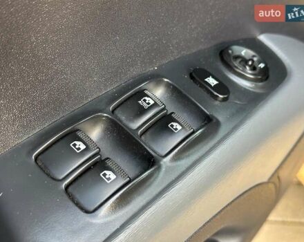 Желтый Хендай и10, объемом двигателя 1.1 л и пробегом 99 тыс. км за 6440 $, фото 10 на Automoto.ua